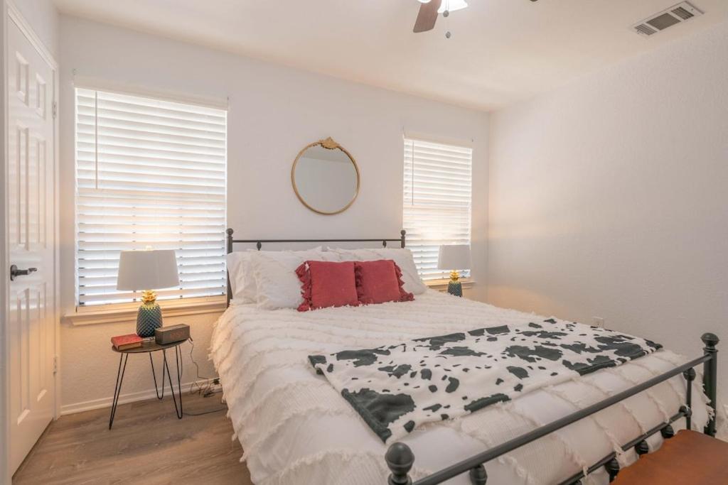 Timeless-Texas-Inn - Heated Pool Oasis & Lux Vibe Round Rock Buitenkant foto